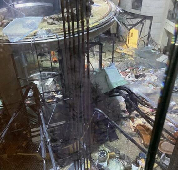 世界最大獨(dú)立圓柱體水族館爆裂 爆裂原因尚不明確