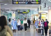 “機艙全是人,仿佛回到3年前!” 第一批陽康已到達三亞