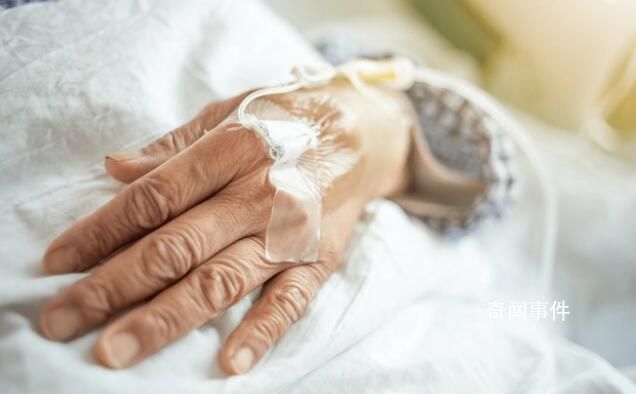 老人被困感染潮:缺藥、延誤、死亡
