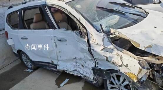 救護車闖紅燈撞車后被指見死不救 急救中心回應(yīng)