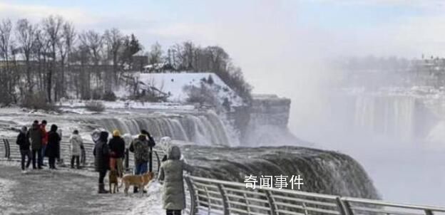 加拿大一社區(qū)被“冰封”成雪城 尼亞加拉大瀑布幾乎完全被凍結(jié)場面十分壯觀