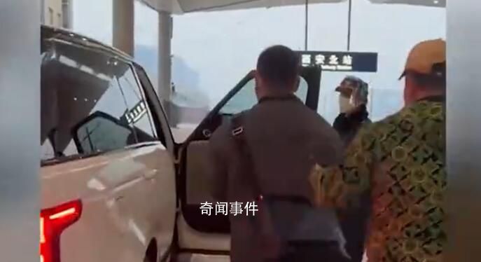 西安鐵路客服回應(yīng)路虎開進(jìn)站臺(tái)接人 定制服務(wù)每人次500元