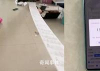 打印出3米長(zhǎng)試卷9歲男孩秒變哭腔 好笑又無(wú)奈