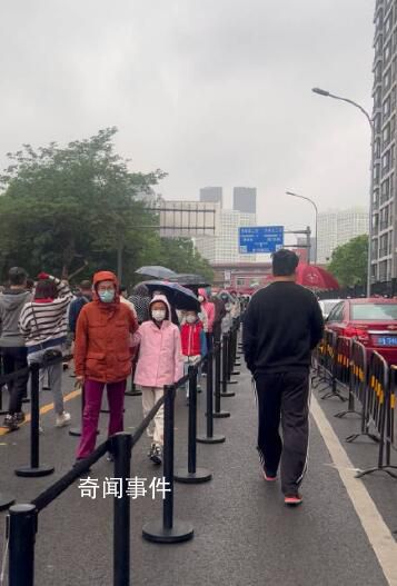 居委會回應(yīng)小區(qū)再現(xiàn)核酸檢測 在拍年度總結(jié)素材反響不好已取消