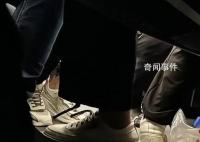 務(wù)工媽媽躺火車座下7小時(shí)返鄉(xiāng)過年 實(shí)在是令人心酸