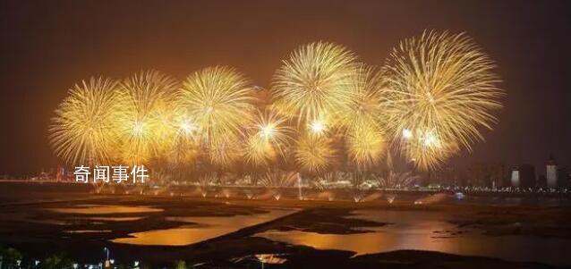絢爛煙花送祝福 絢爛繽紛的煙花在夜空中爭(zhēng)奇斗艷