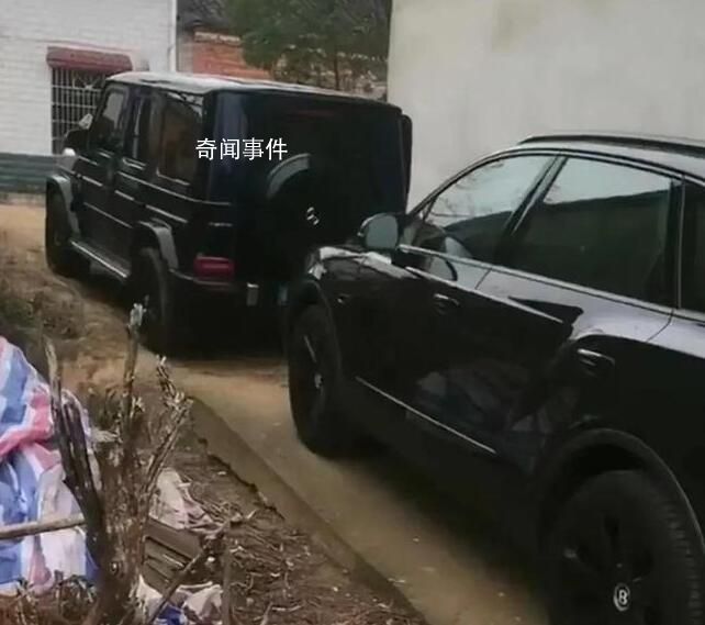 中國釣王鄧剛開賓利回村過年 遇到老鄉親切合影