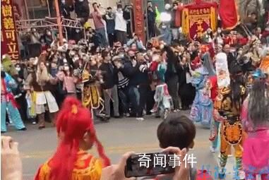 英歌舞隊(duì)當(dāng)街打人?知情人:斗舞導(dǎo)致