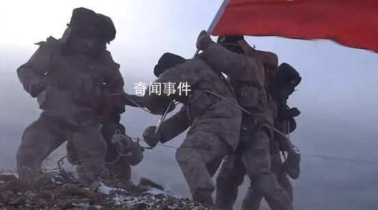 邊防戰(zhàn)士10級狂風(fēng)中用身體護(hù)住國旗 致敬邊防軍人