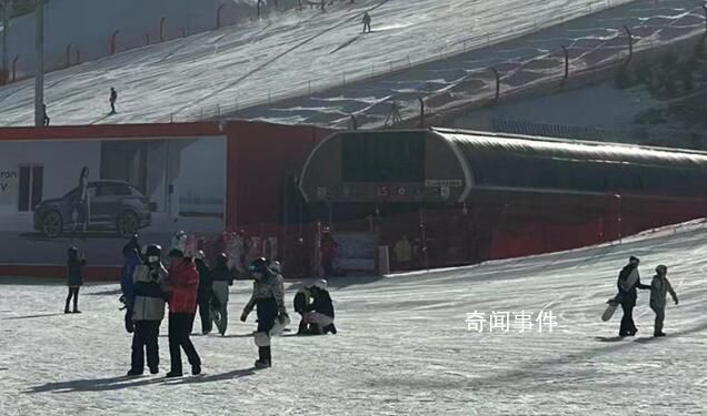 河北一滑雪場(chǎng)禁止游客教親友滑雪 網(wǎng)友表示自己經(jīng)歷過(guò)類(lèi)似的情況