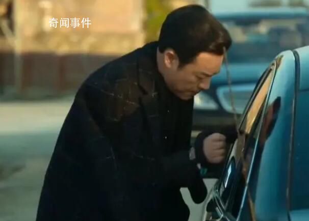 高啟強(qiáng)為什么解領(lǐng)帶擦玻璃 玩得一手心理戰(zhàn)