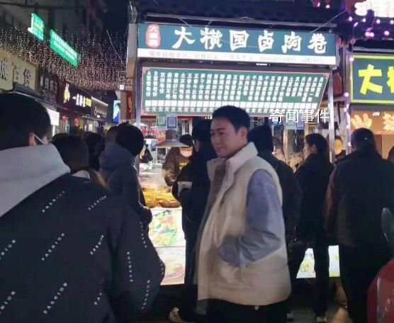 網(wǎng)友夜市偶遇張頌文 引發(fā)網(wǎng)友熱議