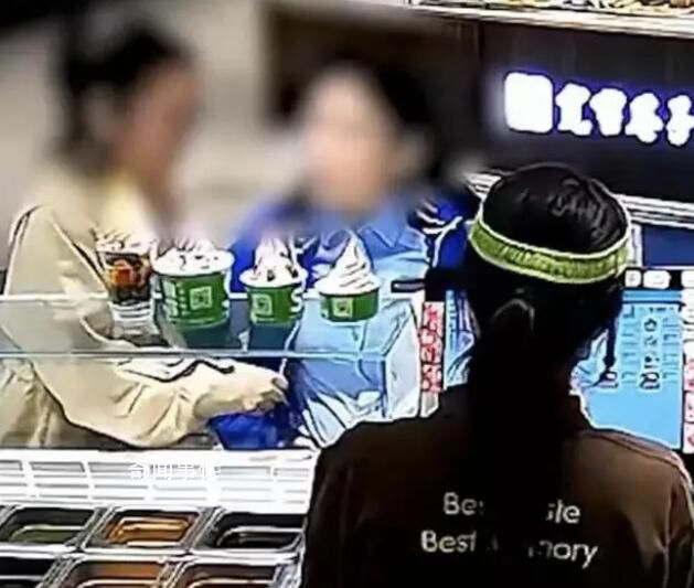 市監(jiān)局回應女子露出制服威脅店員 已嚴肅批評