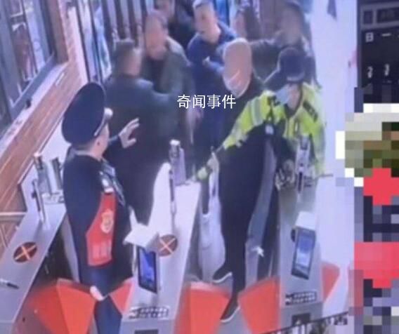 安徽一中學(xué)兩男生與保安起沖突 警方已介入