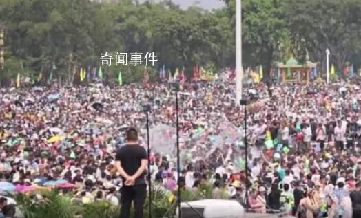云南萬人大型潑水現(xiàn)場(chǎng) 幾萬人一起玩水是什么體驗(yàn)