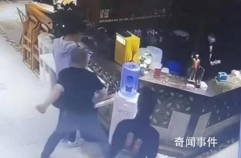男子要求抹零被拒與店員起爭(zhēng)執(zhí) 目前派出所正在處理