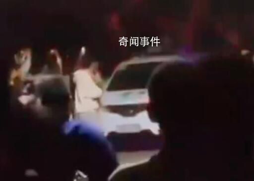 高校辟謠女生出軌男友進校討說法 因大量學生聚集警方來是維持秩序