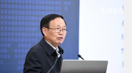 建議將個稅起征點(diǎn)提至8000元 從而減輕中等收入群體負(fù)擔(dān)