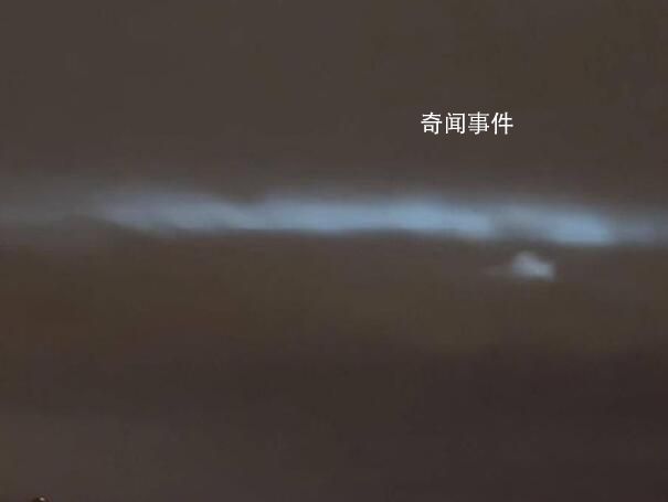 成都市民拍下夜空不明發(fā)光體 引起了不少網(wǎng)友的關(guān)注