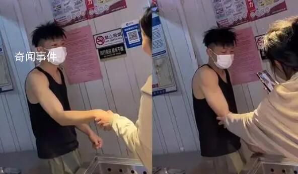 淄博鴨貨小哥回應(yīng)被女游客摸肌肉 自己比較社恐當(dāng)時(shí)心里也有點(diǎn)恐慌