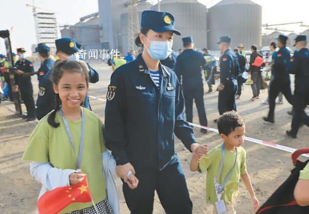 蘇丹撤離同胞看到中國軍艦來接落淚 已有1300多名中國公民安全轉(zhuǎn)移