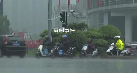 五一返程高峰遇強(qiáng)降雨 多地堵上加堵