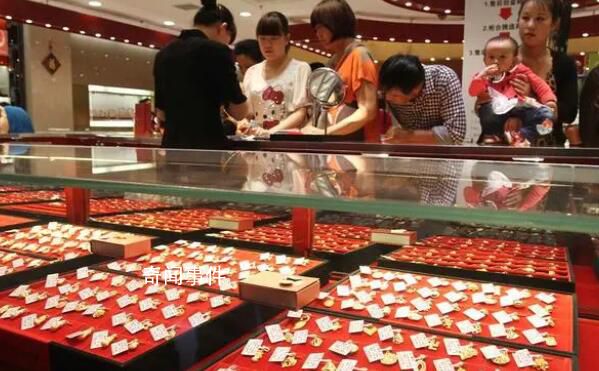 女子把變心男友送的黃金賣了14萬 現(xiàn)貨黃金今年漲了超過12%