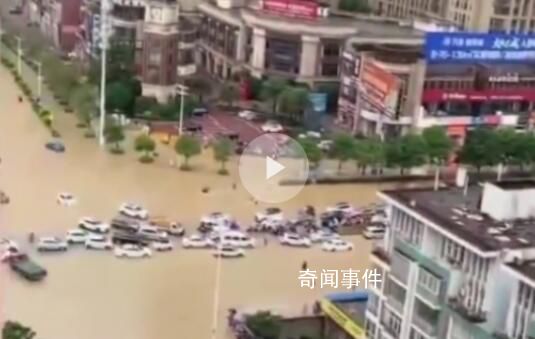 桂林強(qiáng)降雨出現(xiàn)內(nèi)澇:車(chē)要浮起來(lái)了