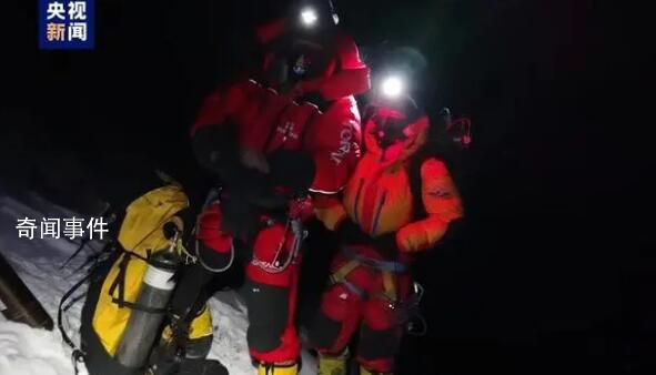 科考隊員向珠峰峰頂挺進 預計10點抵達頂峰