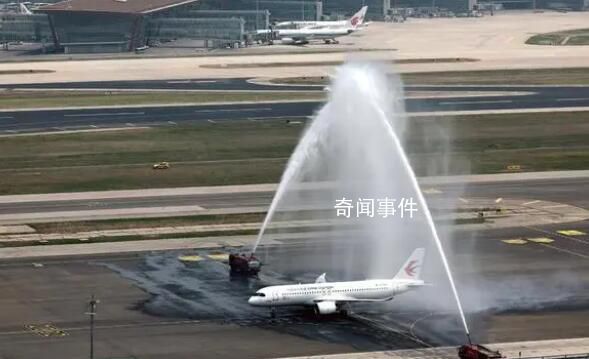 揮毫天際展新篇 C919投入商業運營