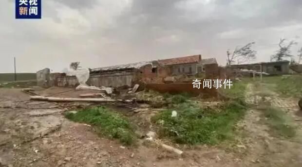 遼寧突發(fā)龍卷風(fēng) 行駛中的車輛被卷起