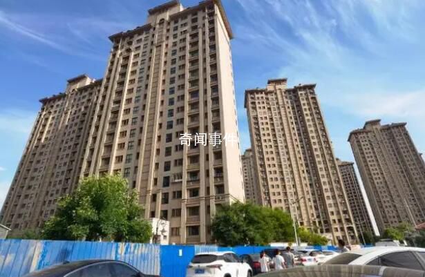 小區(qū)路面開裂后業(yè)主連夜搬家 周圍地表有開裂沉降現(xiàn)象
