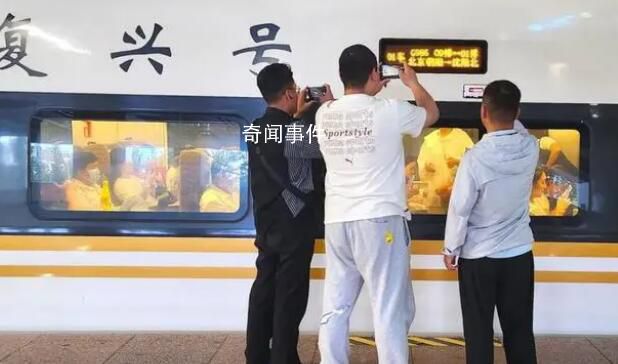 G985高鐵列車因高考火了 網(wǎng)友們紛紛留言