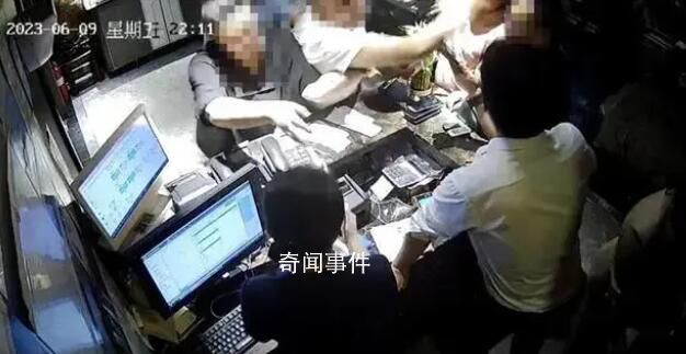 青島通報“一桌飯菜收費三次”