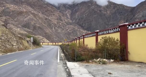 雪山景區國道旁修圍墻 付費才可賞景