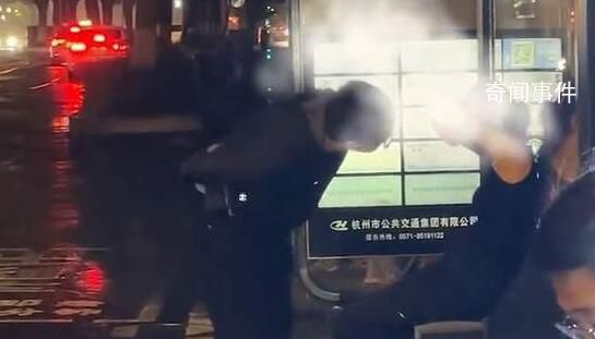 女子深夜當(dāng)街被男子狂扇10多分鐘 隨后就錄了視頻報警