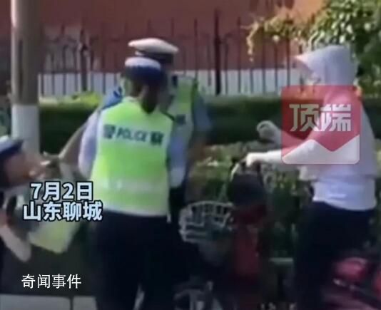 交警情緒失控大喊弄死你?警方回應
