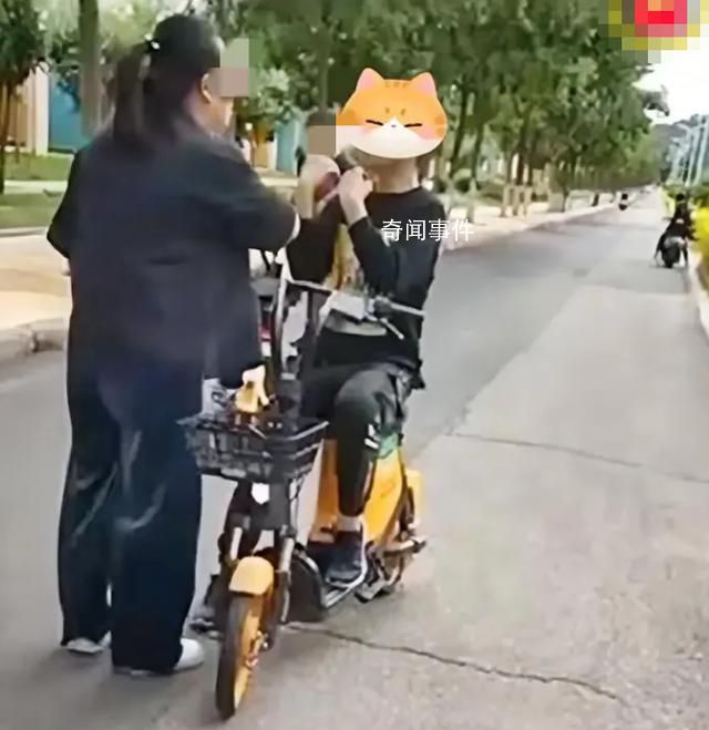 騎車相撞女子下車掌摑男孩 受到網(wǎng)友們的廣泛關注