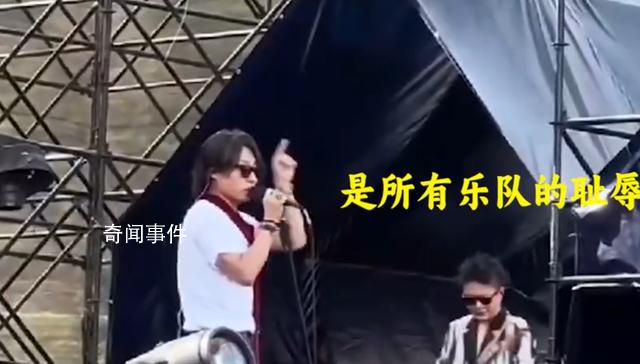 音樂節(jié)現(xiàn)場(chǎng)GALA樂隊(duì)摔提詞器 觀眾：摔提詞器很不尊重人后面還有其他樂隊(duì)