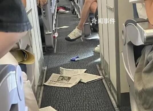 航班顛簸親歷者:有人找到一摞手機