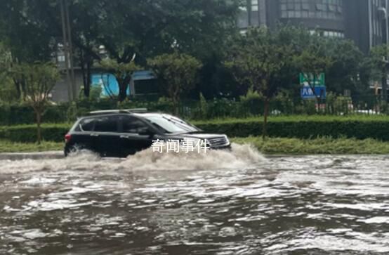 上海一體育場館因暴雨屋頂坍塌 現場沒有造成人員傷亡
