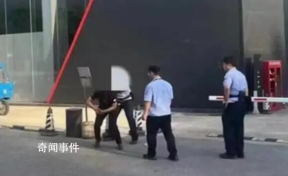 男子當(dāng)街殺妻被刑拘 死者被刺20多刀