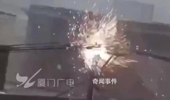 臺風(fēng)登陸:晉江沿海房屋持續(xù)搖晃