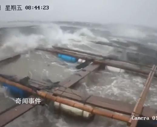 臺風(fēng)來臨瞬間:晉江魚排劇烈抖動