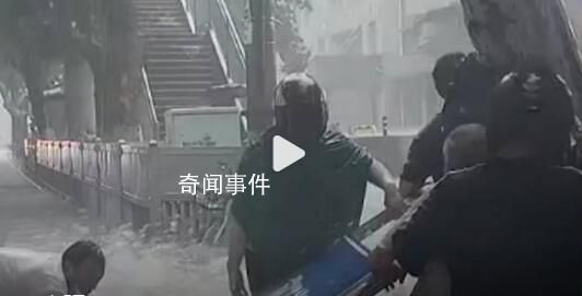 濟(jì)南暴雨6人合力救起積水中被淹老人 大家不顧安危讓人感動