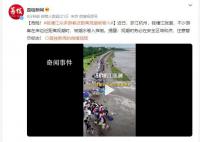 錢塘江漲潮瞬間多位游客被沖倒 觀潮時務必在安全區域和點