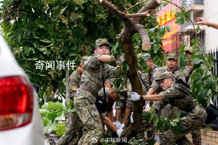 25名戰(zhàn)士救災(zāi)一線收到軍校通知書 致敬祝賀圓夢