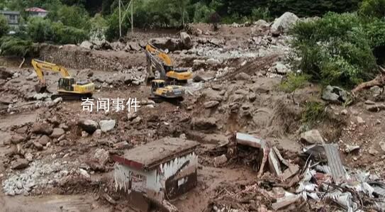 西安21死泥石流原因初步查明 目前當(dāng)?shù)乩^續(xù)全力以赴搜救失聯(lián)人員