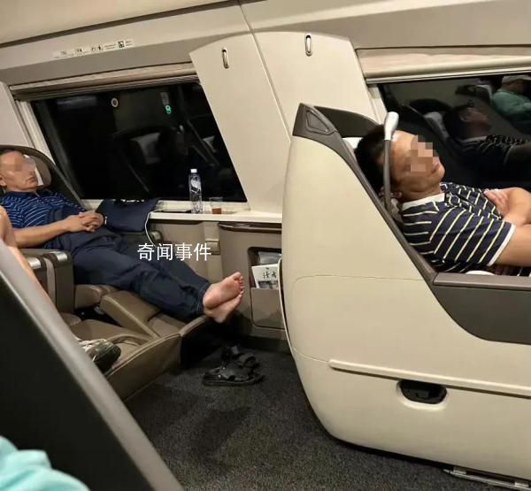 無票鐵路職工被曝躺商務(wù)座脫鞋睡覺 回應(yīng)：表示對當(dāng)事職工進(jìn)行了批評教育