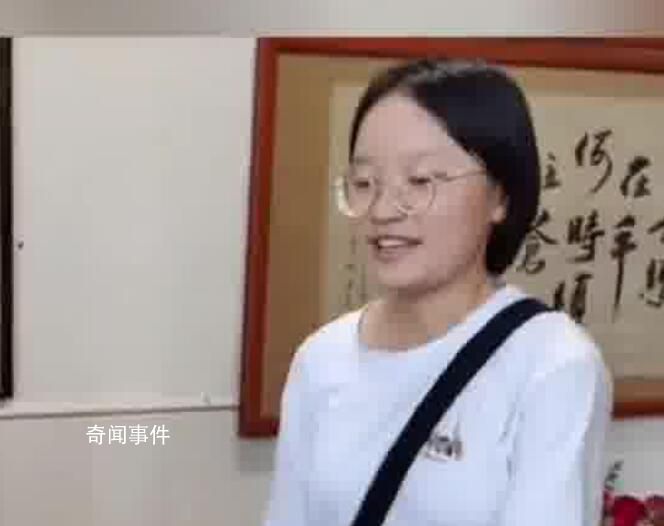 畢業生回校看望張桂梅被反向關懷 張校長認真詢問女孩的學費住宿費數目